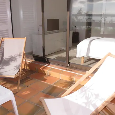 Apartment 4 Pieces Climatise Avec Piscine - Fr-1-780-25