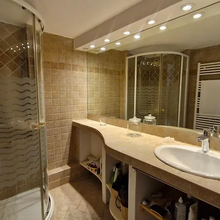 Apartment 4 Pieces Climatise Avec Piscine - Fr-1-780-25 *