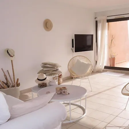 Apartment 4 Pieces Climatise Avec Piscine - Fr-1-780-25 *