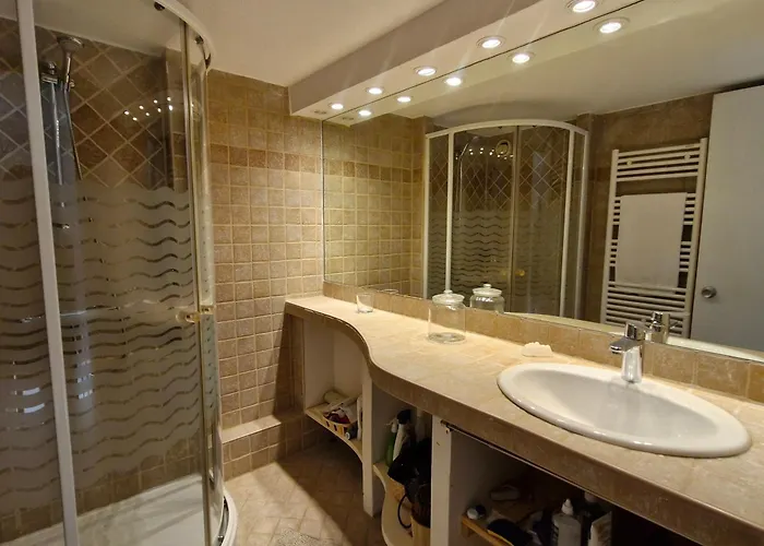 아파트 4 Pieces Climatise Avec Piscine - Fr-1-780-25 *